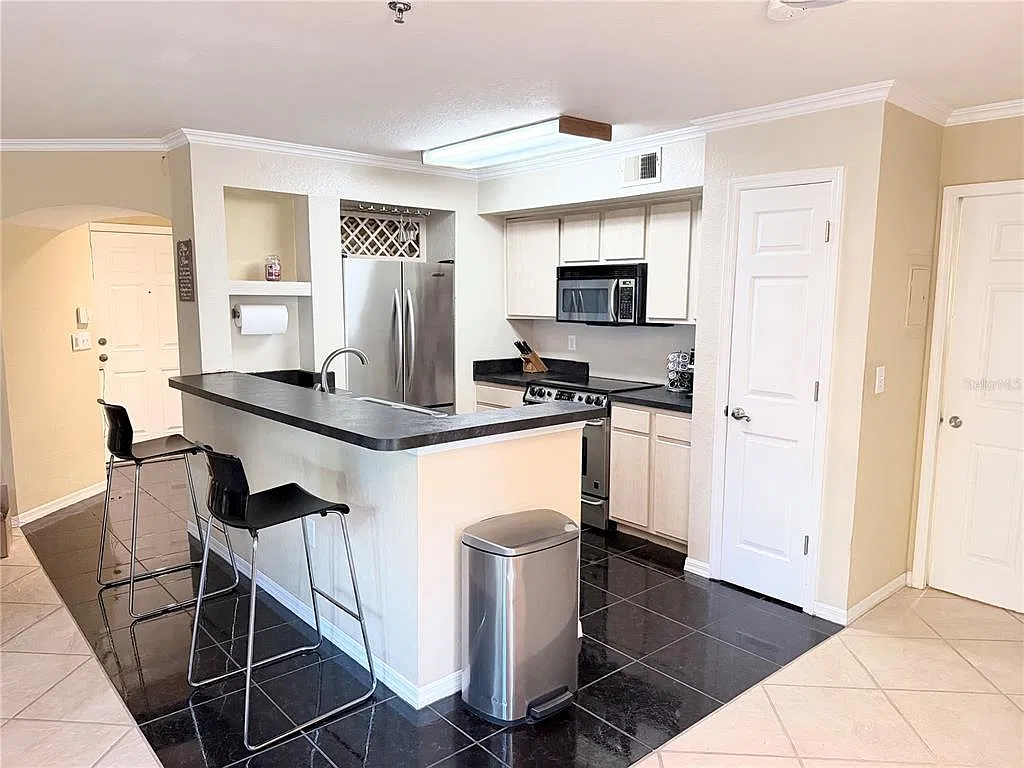 8516 Island Breeze Ln — Photo 2