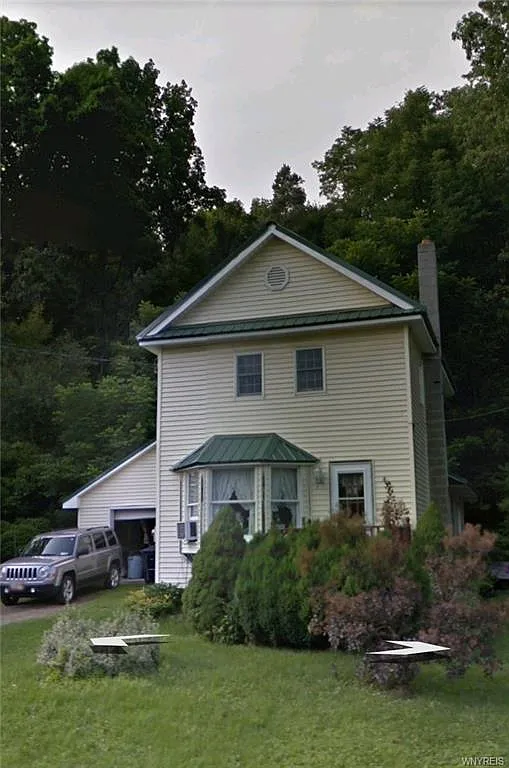 133 W Main St photo 1