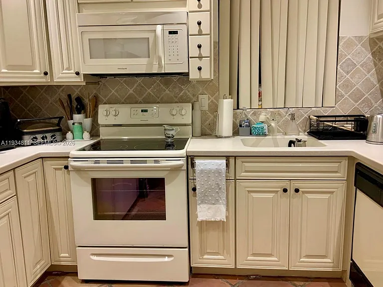 55 Ocean Lane Dr #1030 — Photo 7