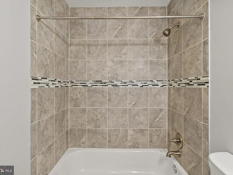 324 Oldham St — Photo 30