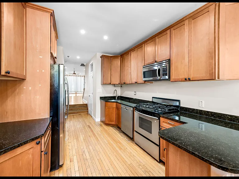 1346 Towson St — Photo 9