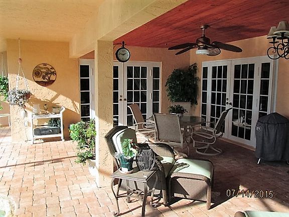 Lanai under truss roof