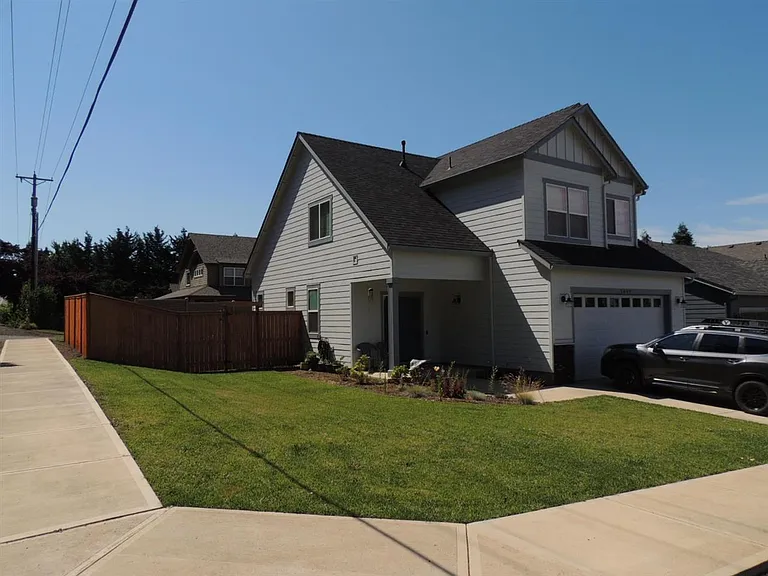 5693 Boundary Dr S — Photo 2