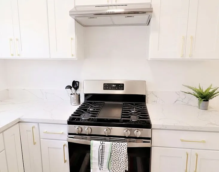 2 Weeks Free! Remodeled 1-Bedroom — Photo 17