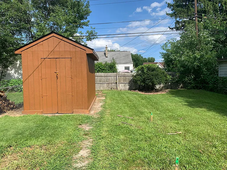 23092 Hoover Ave — Photo 17