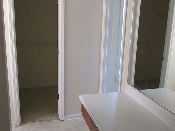 His and Her Walkin Closets