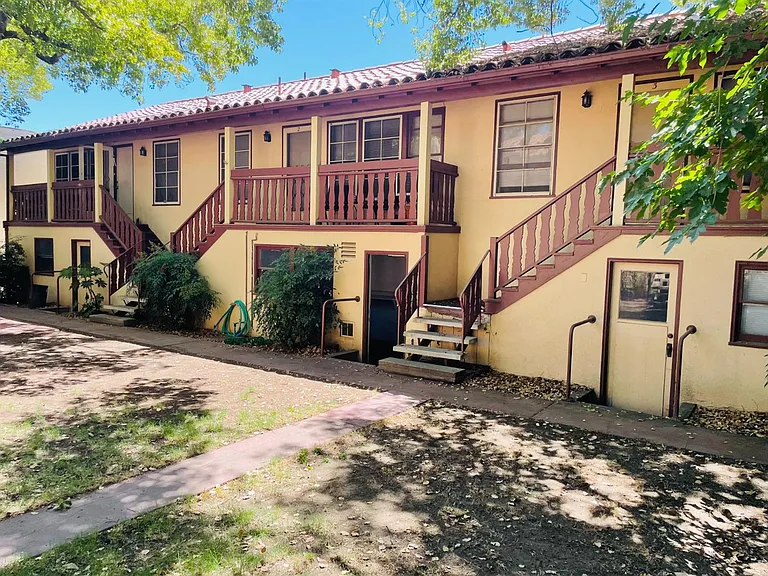 1257 N Van Ness Ave — Photo 4