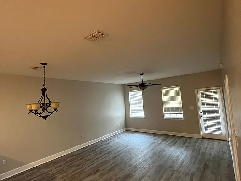 5600 Hampton Hill Cir — Photo 9