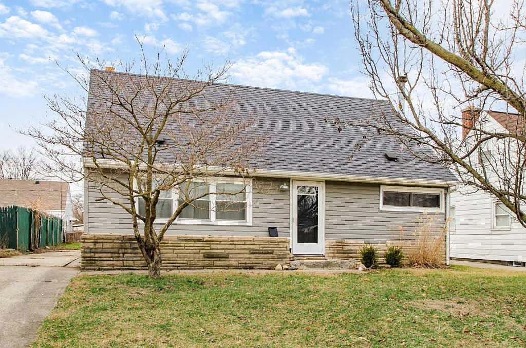 633 Savannah Dr photo 1