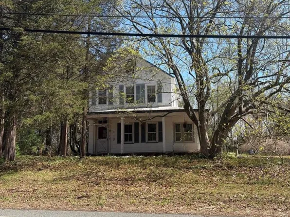 125 Milton Rd, Oak Ridge, NJ 07438