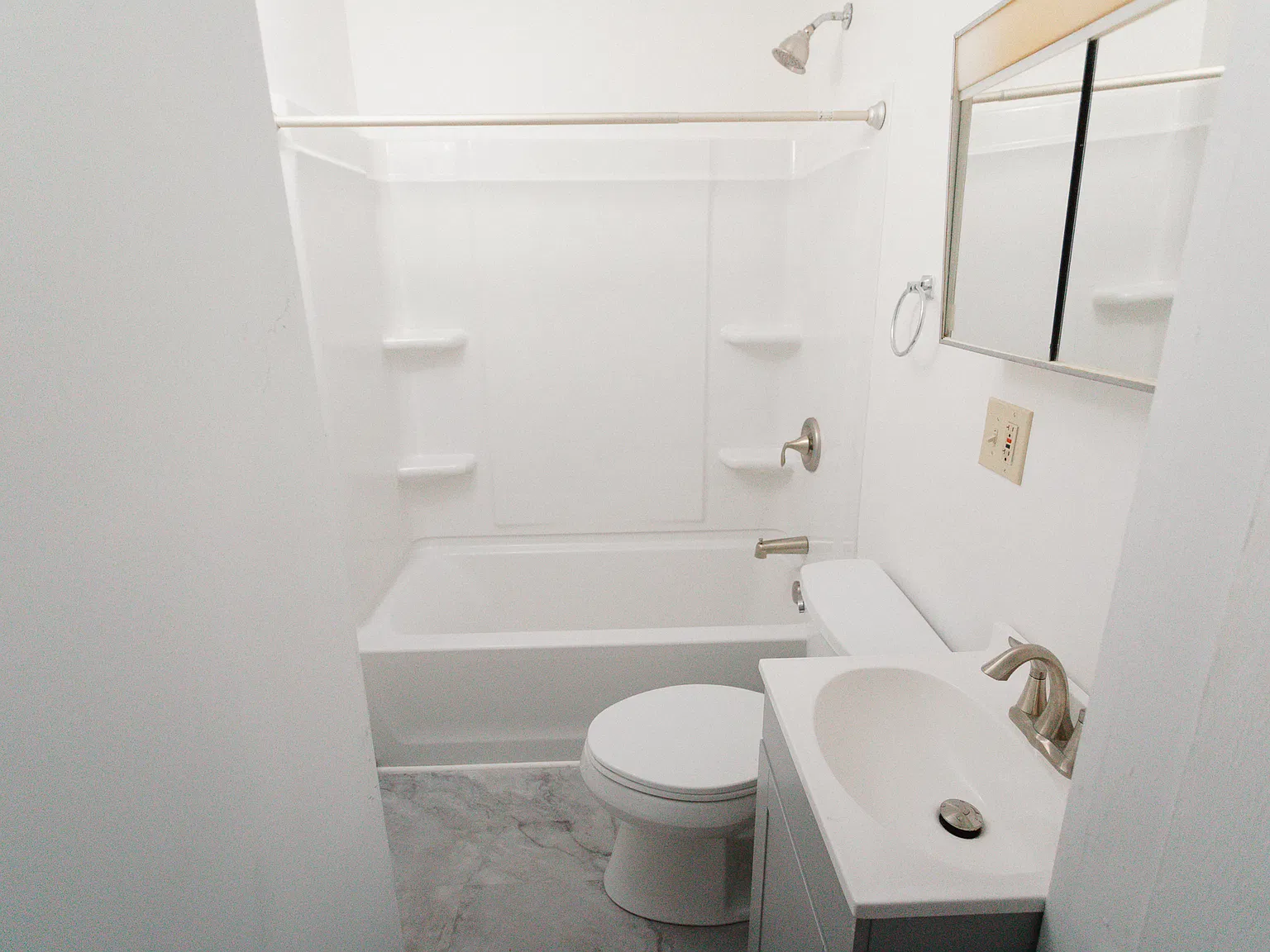 2 bed, 900 sqft, $1,200 — Photo 3