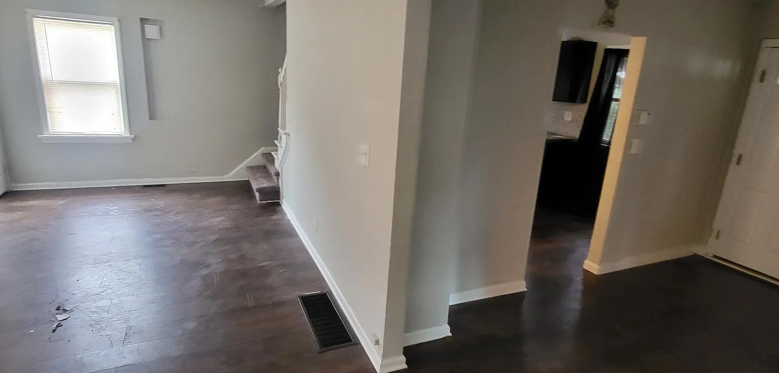 15610 Stockbridge Ave — Photo 2