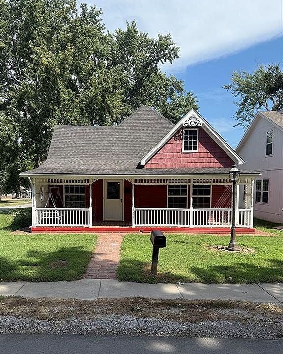 1st image of 302 SW 16th St