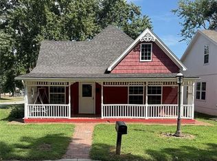 302 SW 16th St, Blue Springs, MO 64015