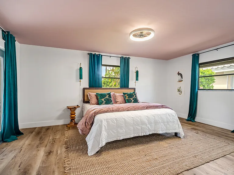 601 E Valley Dr — Photo 5