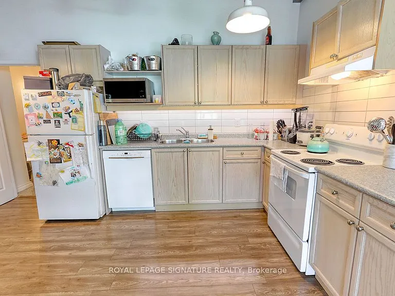 44 Stafford St #B — Photo 3