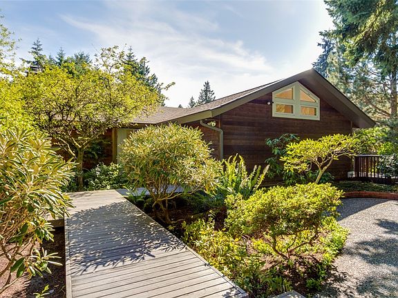 3rd image of 10221 NE Beach Crest Dr