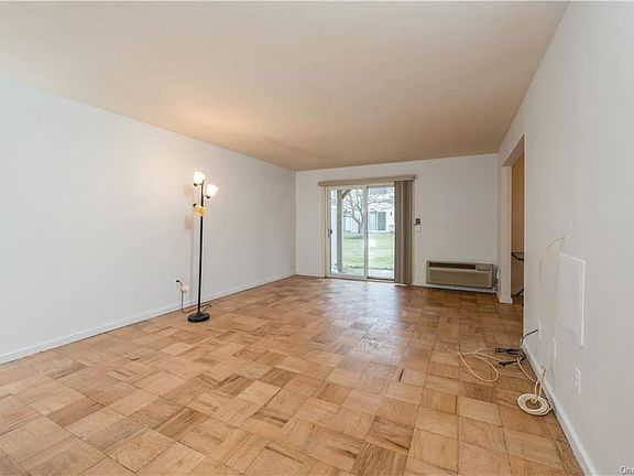 2nd image of 14 Cromwell Pl APT A