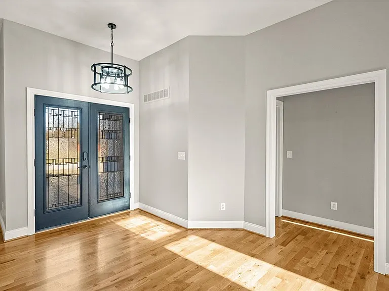 604 Canyon Dr — Photo 8