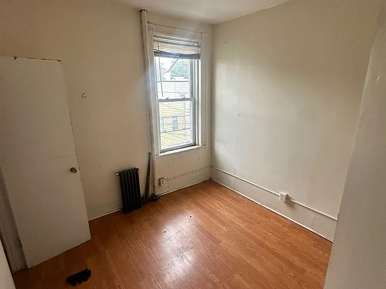 2401 Central Ave — Photo 2