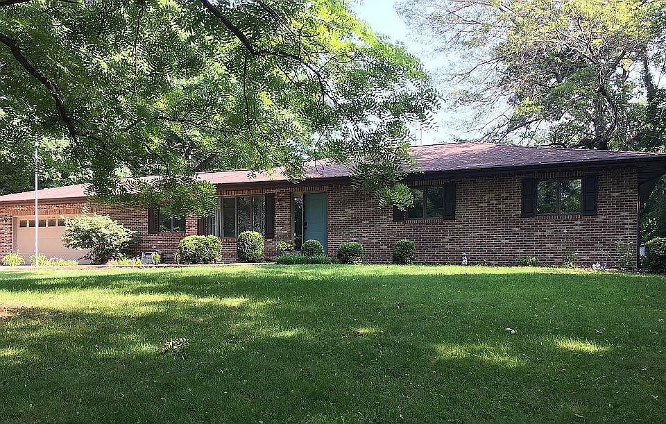 1st image of 9848 Oakwood Ln