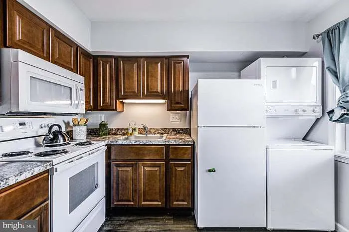323 Sweet Briar Ct — Photo 8