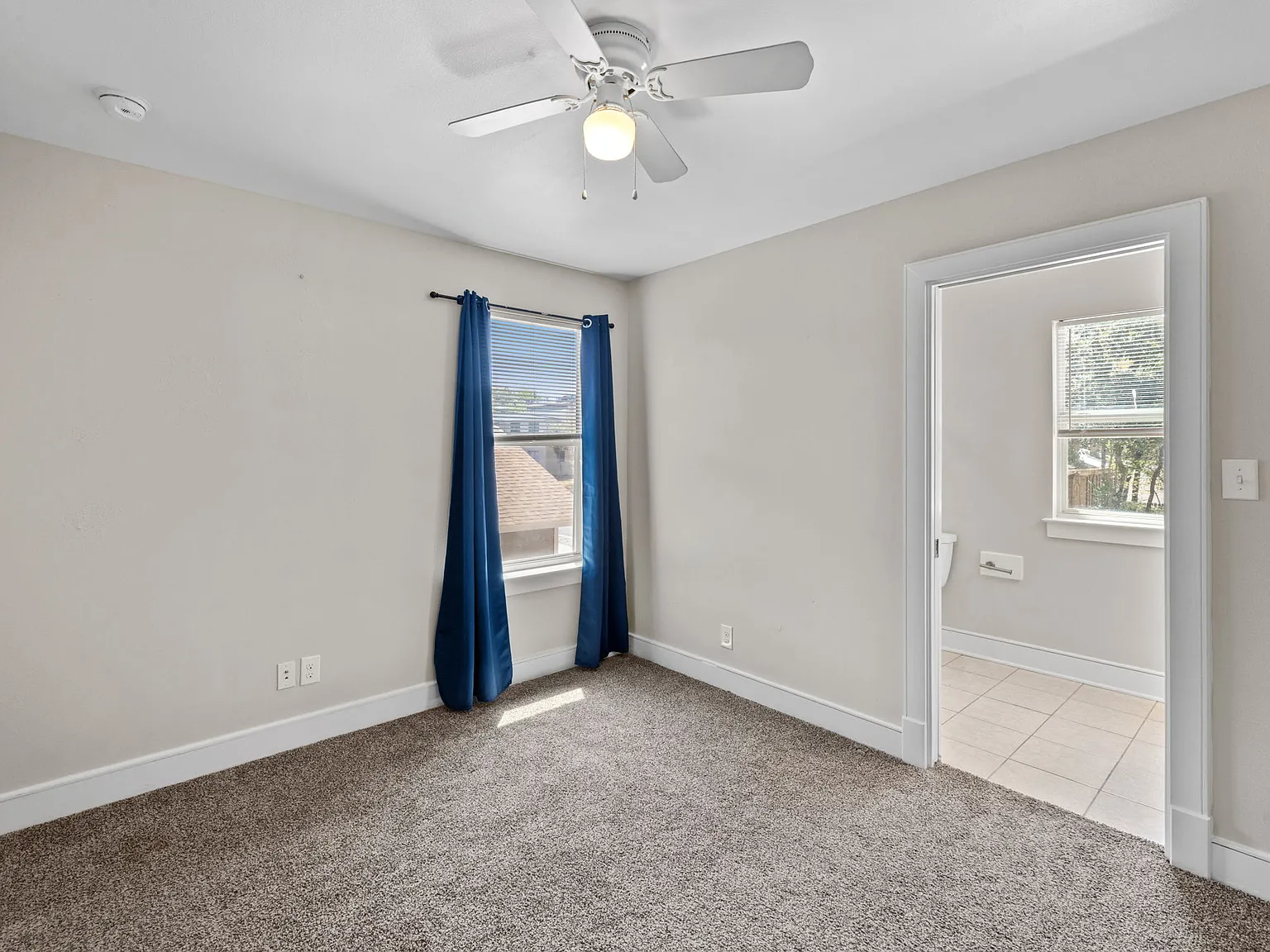 6 bed, 2600 sqft, $12,600 — Photo 4
