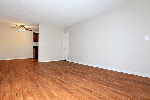 3rd image of 10229 Ashwood St APT 16