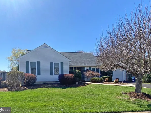 13905 Deviar Dr, Centreville, VA 20120