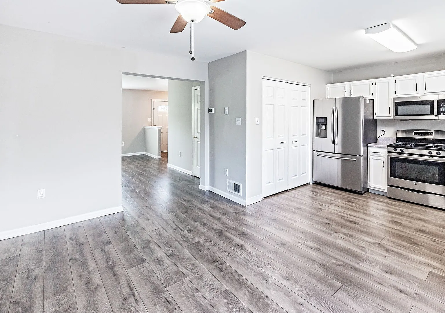 Renovated Townhome in Woodburne — Photo 3