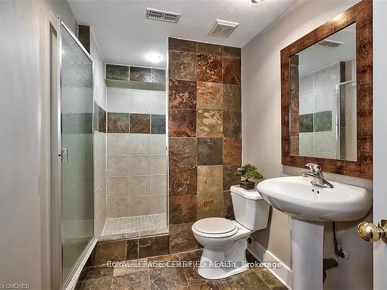 2499 Highmount Cres — Photo 37