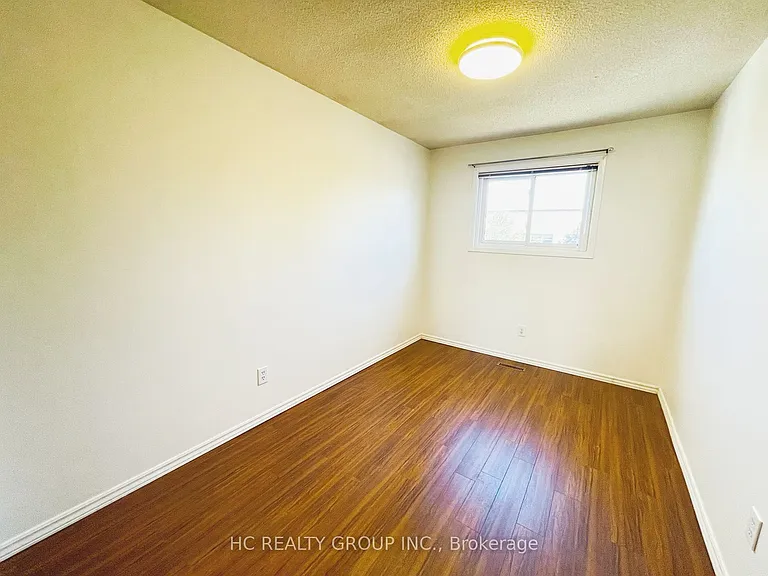 37 Page Cres — Photo 13