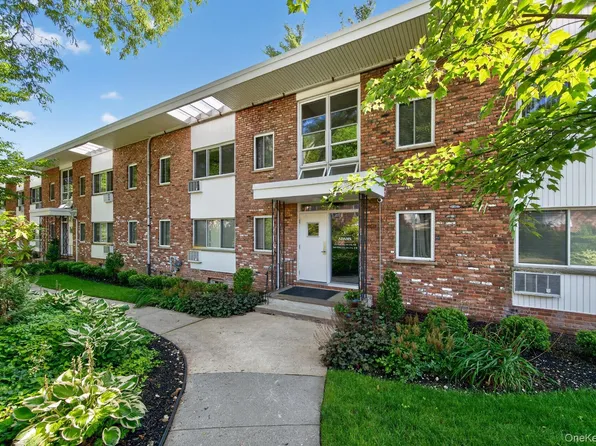 200 Lexington #1F, Oyster Bay, NY 11771
