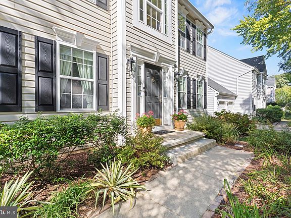 4th image of 601 Robinson Place Ct