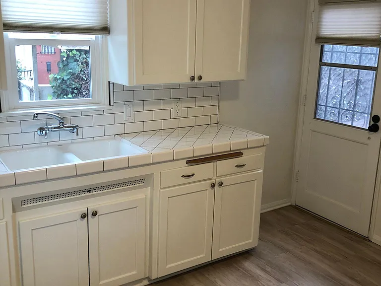 4015 Jackson Ave — Photo 6