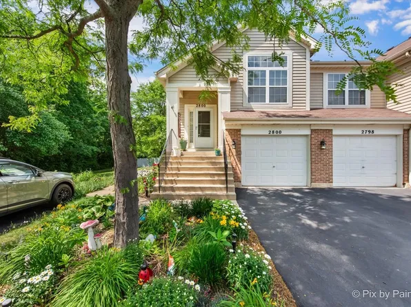 2800 Packford Ln, Aurora, IL 60502