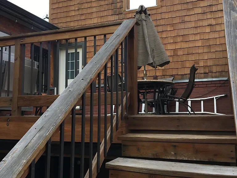 1542 Gaylord St — Photo 2
