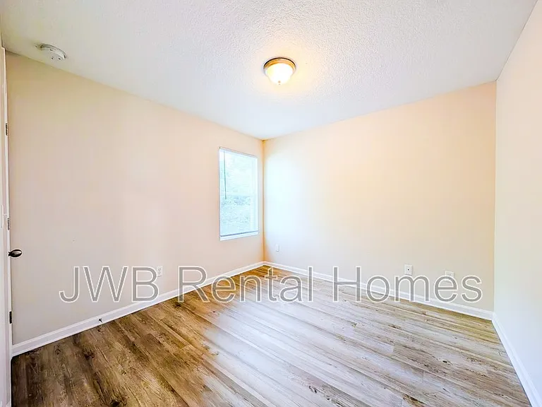 8709 Berry Ave — Photo 9
