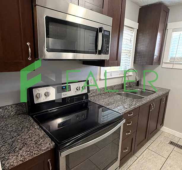 1047 W Dorothy Ln — Photo 6