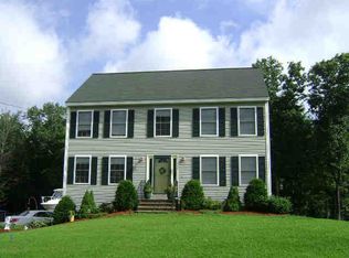 14 Compromise Ln, Sandown, NH 03873