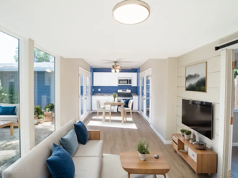 1218 W Mariposa Ave — Photo 3