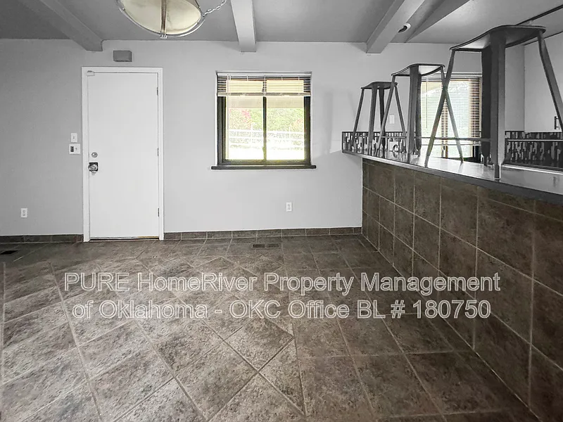 3 bed, 3.0 bath, 2569 sqft, $1,950 — Photo 3