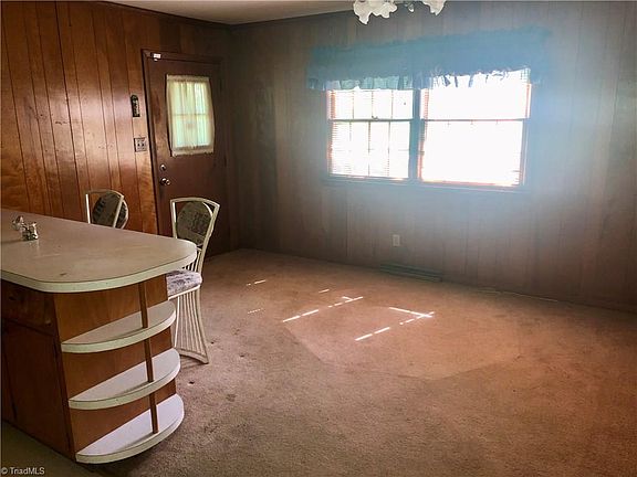 5th image of 2112 Carpenter St