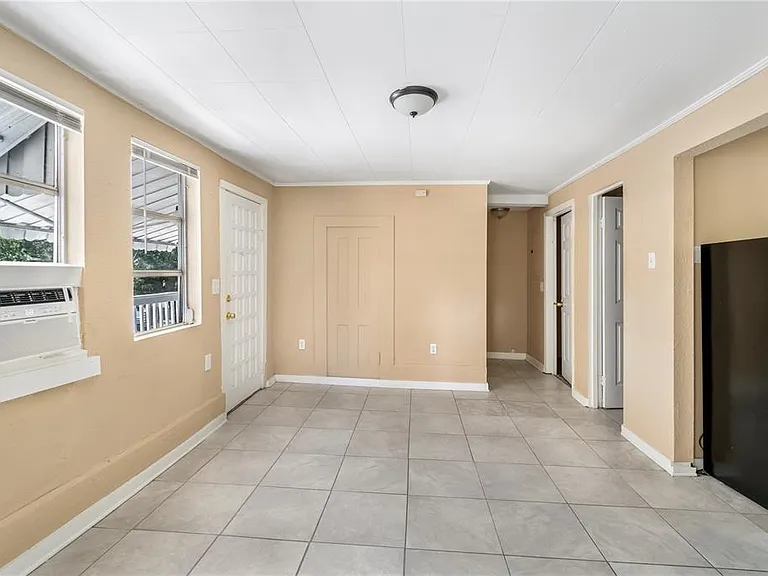 418 E Amelia Ave #C — Photo 6