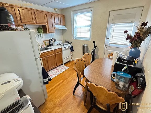 5th image of 302 Spring Street Ext