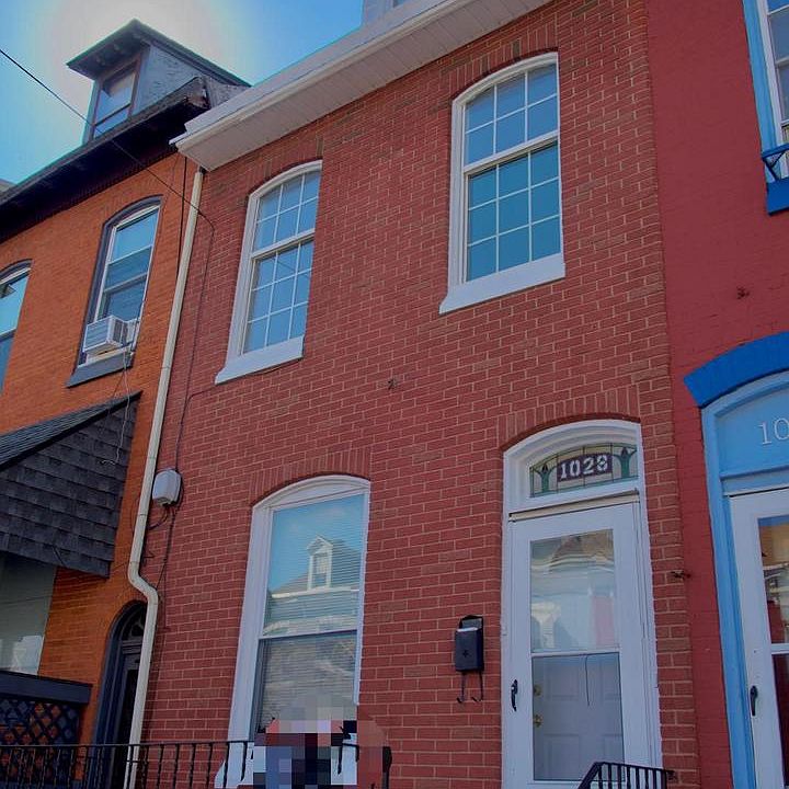 1st image of 1028 Green St