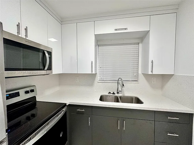 1629 SW 3rd St #5 — Photo 19