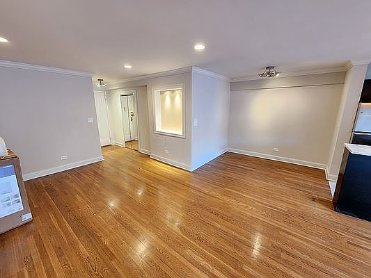 3rd image of 3660 Oxford Ave APT 9e