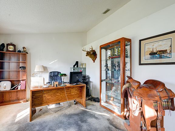 3rd image of 16701 E Yorkshire Dr