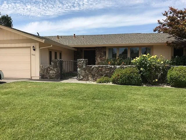 7020 Wavecrest Way photo 1